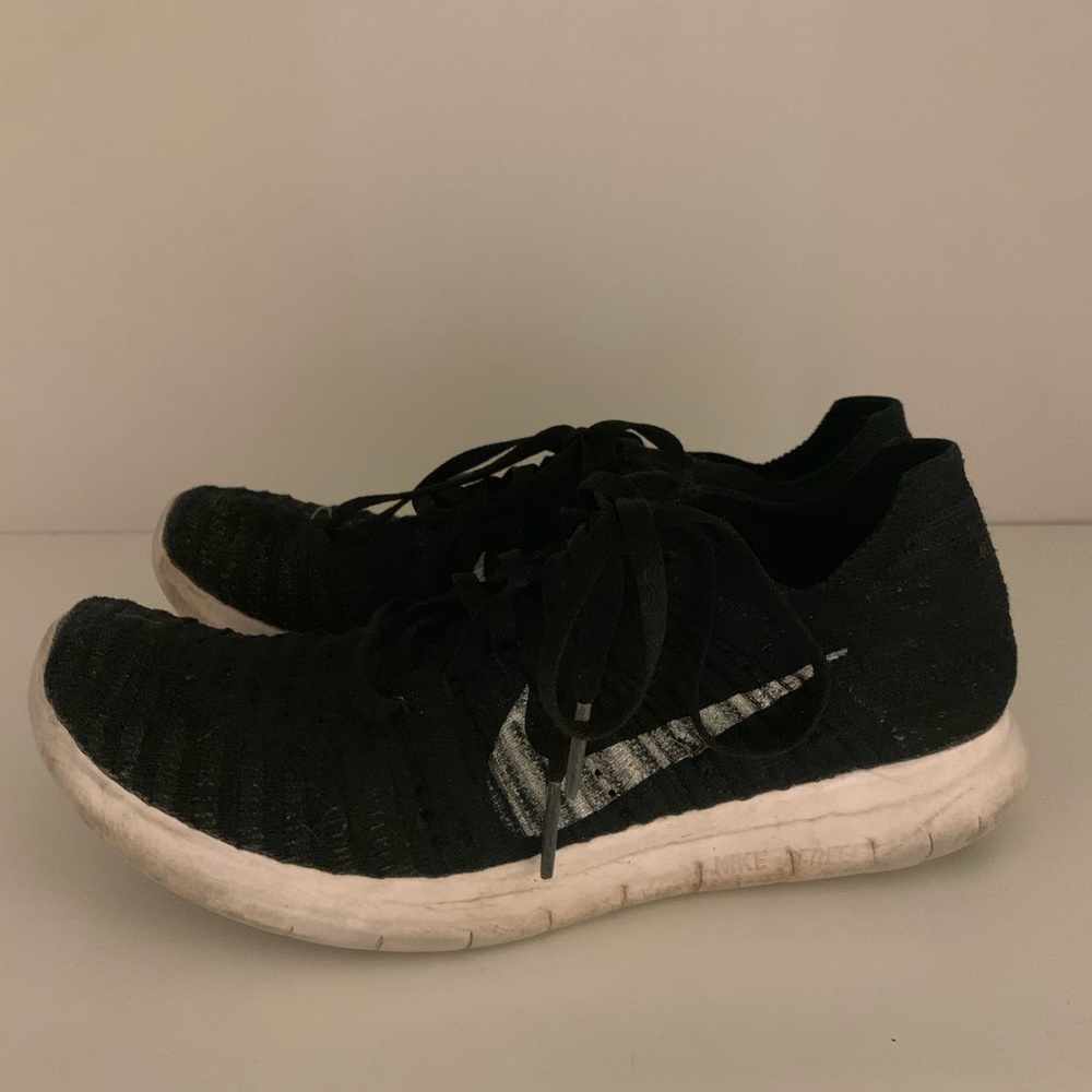Woman’s Nike fly knit lightweight running shoes